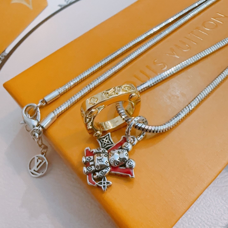 T*f*ny necklaces